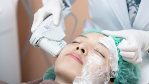 ارتباط موفقیت درمان جای جوش با تجربه و تخصص پزشک