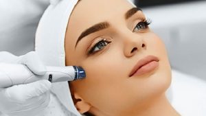 لیزر جای جوش بهتر است یا میکرونیدلینگ؟ | لیزر جای جوش در تهران | دکتر مهدی سبکتکین